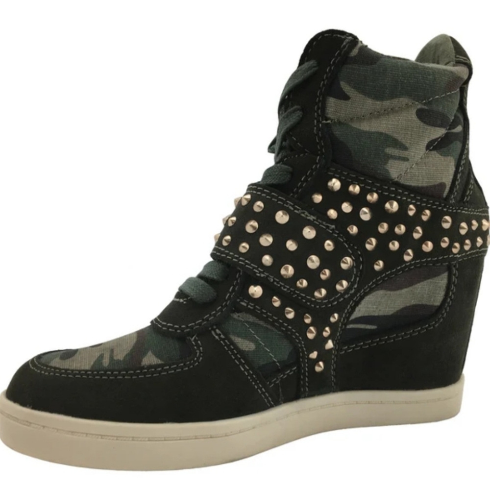 Kick it up Brand new Boots